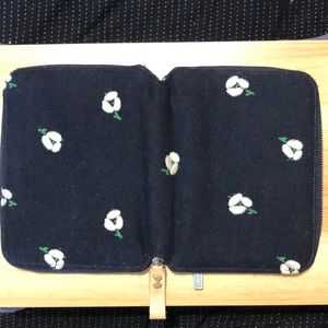 minä perhonen
ohayo (navy)
A6 size (fits Planner/Original)